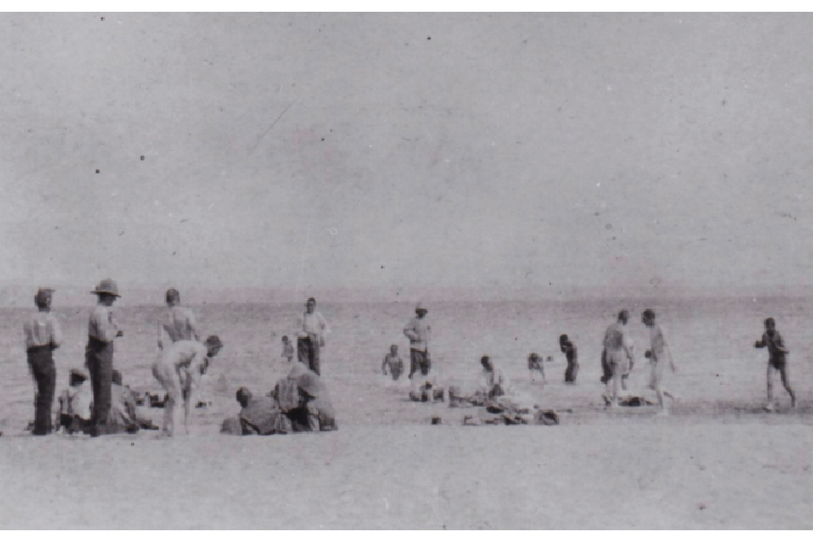 Royal Naval Division .info  Bathers at W Beach Gallipoli